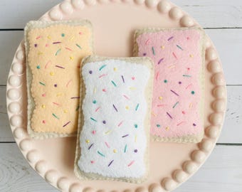 Felt Pop Tarts for Play Kitchen, Pretend Play Food, Felt Bakery Treats, Tea Party Toys, Felt Desserts, Imaginative Play, Felt Pastries