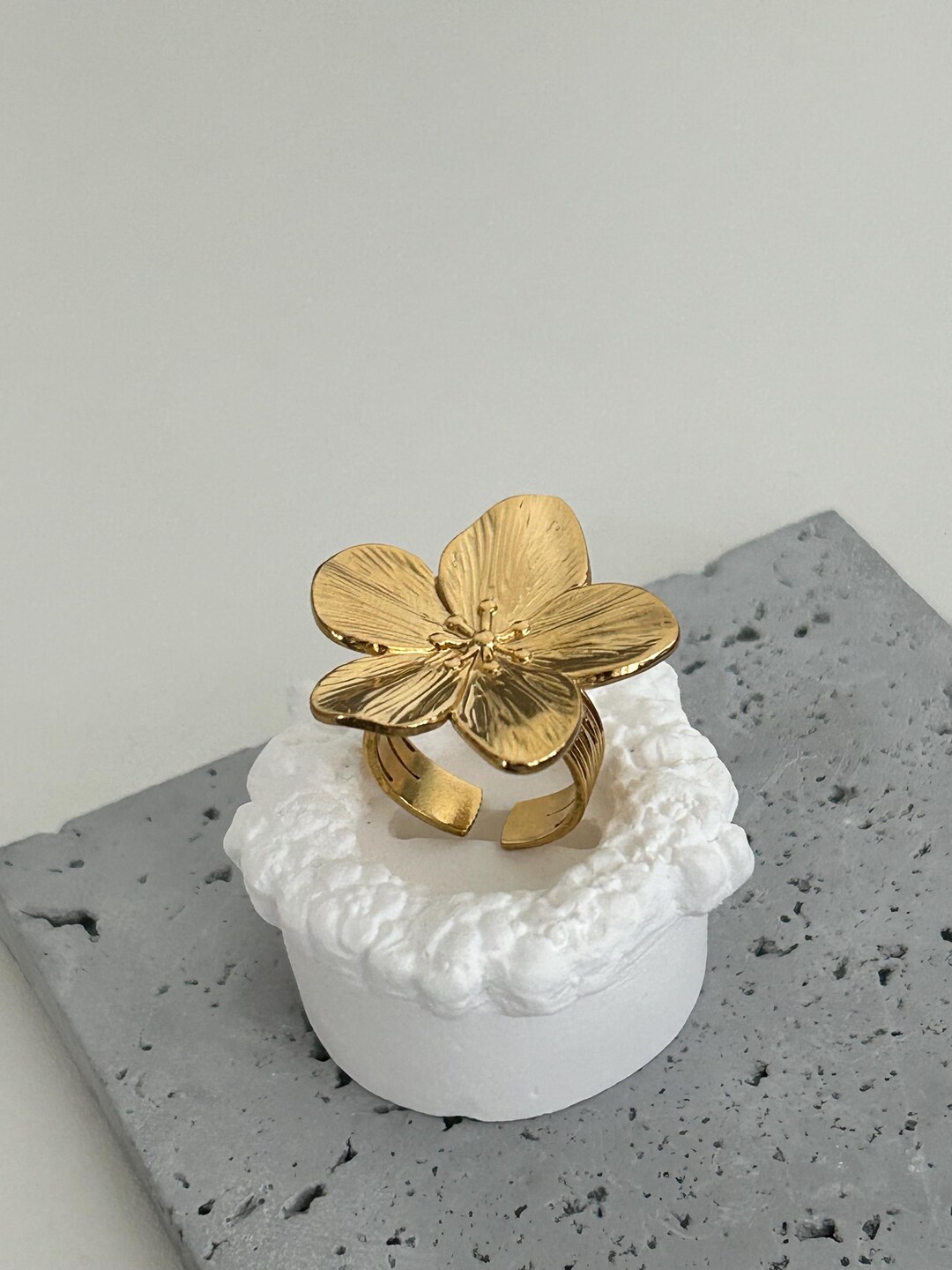18k Gold Plated Chunky Flower Ring Gold Flower Chunky Ring Non Tarnish Hypoallergenic Waterproof ...