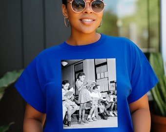 Black Women Read T-shirt: Retro Black Minds Matter Tee