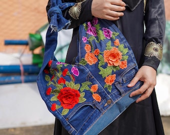 Återvunnen denim-hoboväska, broderad blommig jeansväska, unik handgjord axelväska