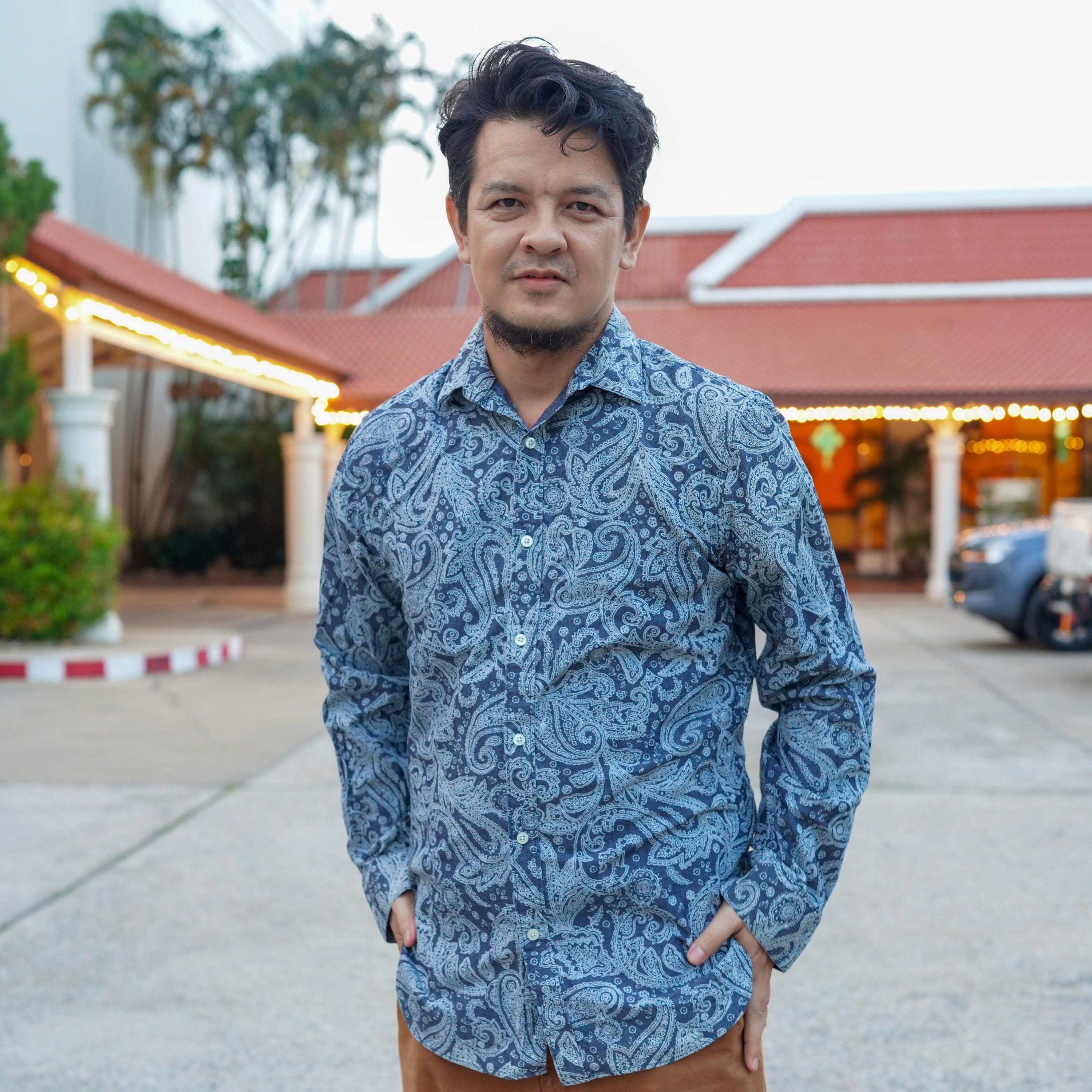 トップス 90s lands end paisley shirt BD cotton Vintage 90s Paisley Shirt – Blue Cotton Slim Fit Button-up, Long