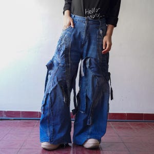 34 "Taille Einzigartige Vintage Upcycled Patchwork Fransen Jeans zerrissene Handgenähte Grunge Patch Denim Hose mit weitem Bein