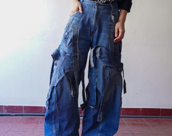Pantalones vaqueros vintage deshilachados, reciclados, de patchwork y pierna ancha, únicos en su tipo, de 86 cm de cintura y con parches grunge cosidos a mano.