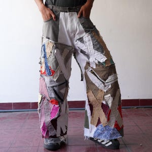 Pantalones vaqueros de mezclilla con patchwork colorido, cintura de 30-31 pulgadas, hechos a mano con materiales reciclados, de pierna ancha, estilo urbano y con efecto desgastado.