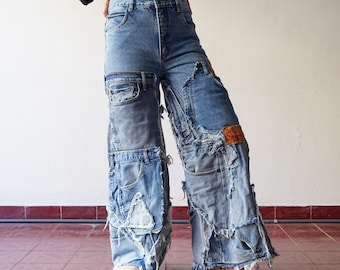Patchwork Schlagjeans - 30" Taille, Handgemachte Y2K Festival Hose, zerrissene Denim mit weitem Bein, ausgefranste Upcycled Streetwear