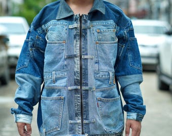 Handgjord återvunnen denimlappstickad sjal – omarbetad överdimensionerad streetwear-jacka, vintage ekokonst ytterkläder bröst 102 cm
