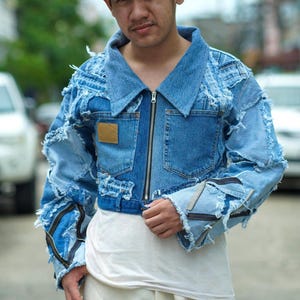 Veste en jean vintage recyclée avec patchwork - Veste coupe-vent à bords effilochés, denim unisexe fait main, poitrine de 42 po.