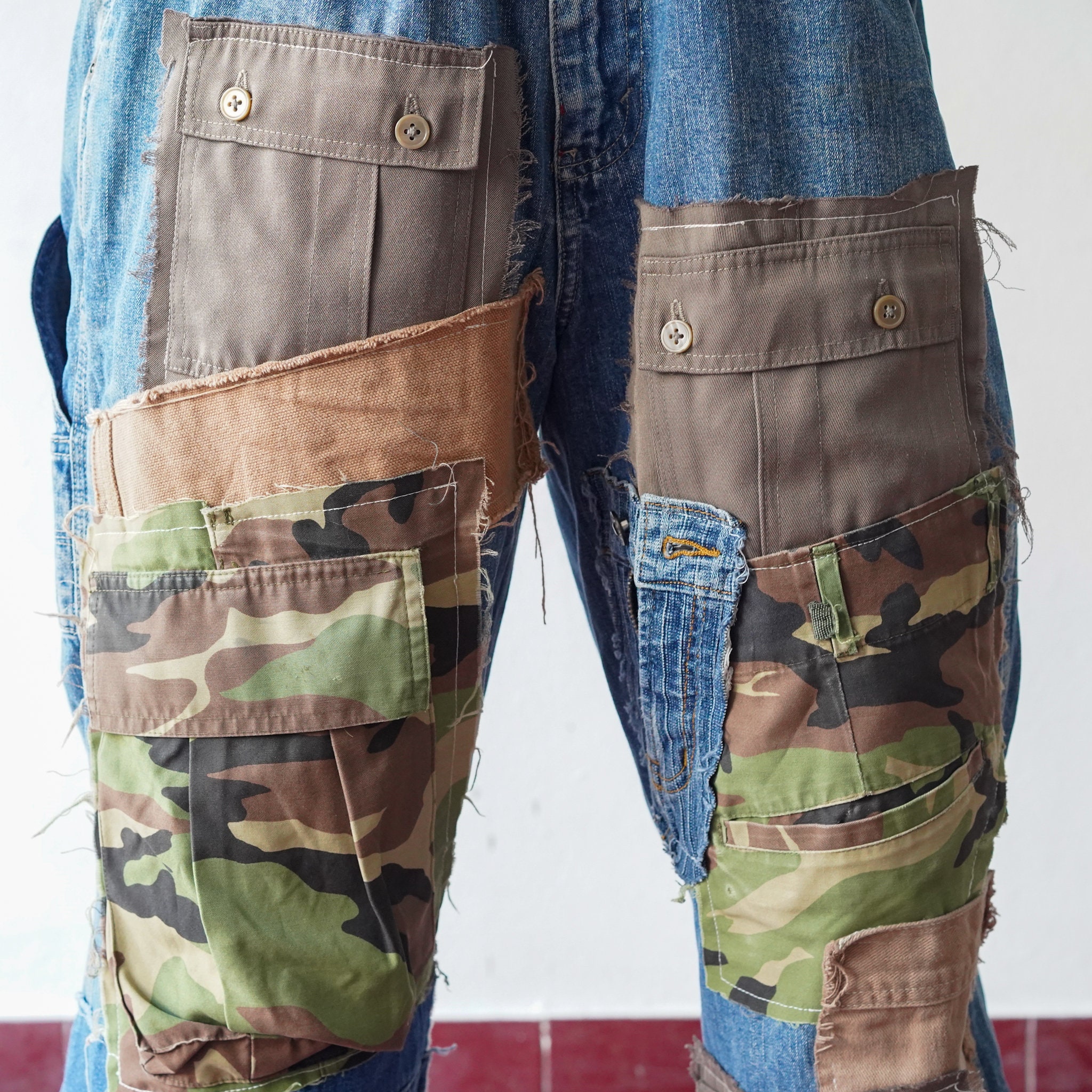 Camouflage Patchwork Streetwear Jeans – Vintage 90s Upcycled Denim