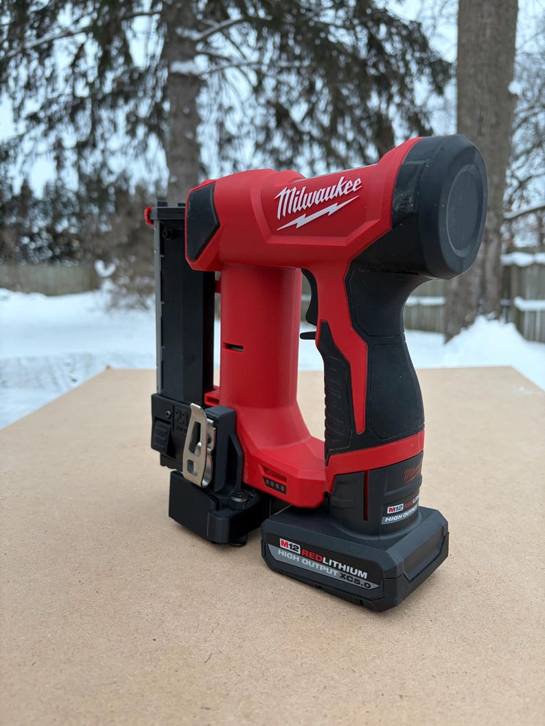 NAILSWAP Ersatz Nagelhalter für Milwaukee M12 23 Ga. Stift Nagler Bild 8