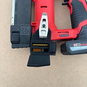 NAILSWAP Ersatz Nagelhalter für Milwaukee M12 23 Ga. Stift Nagler Bild 3