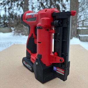 NAILSWAP Ersatz Nagelhalter für Milwaukee M12 23 Ga. Stift Nagler Bild 6