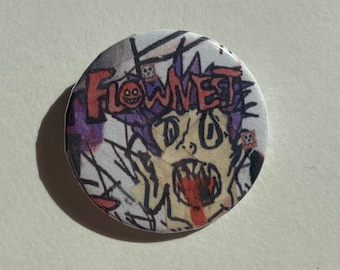 Könnte beinhalten: Ein weißer Knopf mit einer bunten Illustration einer Comicfigur mit einem großen Mund und dem Wort "FLOWME" in lila und roten Buchstaben.