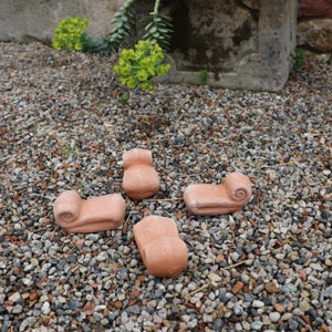 Pieds de pot en lot de 4 pour toutes les jardinières en terre cuite, coins de pot et escargots en pot Toptschnecke 4er Set