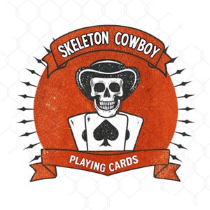 Disegno di carte da gioco con scheletro da cowboy, arte del poker con teschio occidentale, illustrazione di carte da picche vintage, clipart di scheletro del selvaggio West gotico PNG