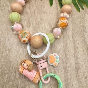 Llavero para amantes de los perros / Llavero de pulsera con cuentas / Pulsera de cuentas de silicona / Llavero con dije de perro rosa y verde / Idea de regalo para maestros