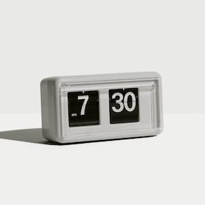 Reloj retro plegable: vintage, moderno y estético
