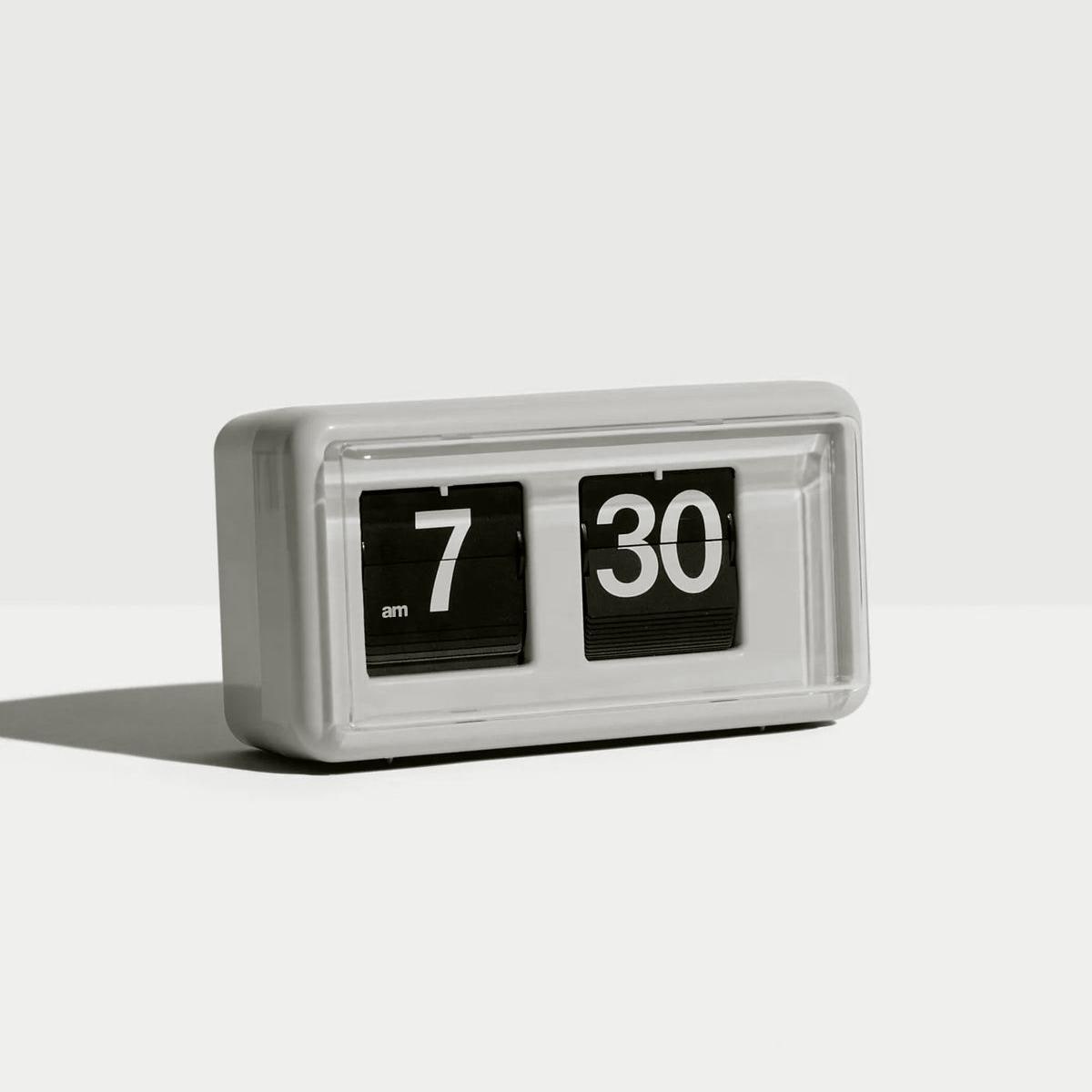 Retro Flip Clock - Vintage / Trendy / Aesthetic