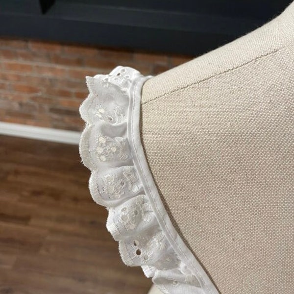 1.25 Inch Vintage Eyelet Trim