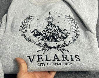 Velaris geborduurd sweatshirt, Velaris City Of Starlight geborduurd shirt, The Night Court Shirt, SJM trui, City of Starlight, ACOTAR