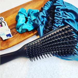 Curly detangling brush, BLACK hair brush with removable caliper, brush for wigs brush for wet hair, afro hair comb, salon detangling brush