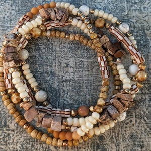 Boho stapelbara stretcharmband i set: naturlig jaspis, jordnära pärlor (5-pack)