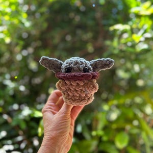 Baby Yoda-knuffel | Handgemaakte gehaakte amigurumi