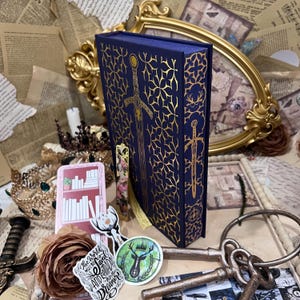 Throne of Glass | Collector’s Edition | Sarah J. Maas | Painted Edges | Bookish Stickers and Bookmark included |