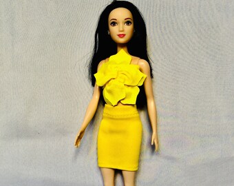 Blusa y falda amarillas para Barbie con cuerpo normal y corriente