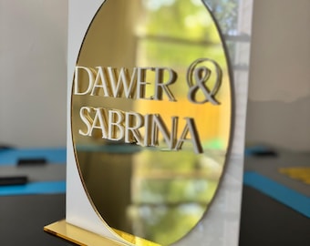 Cartel de mesa personalizado de acrílico con efecto espejo dorado • Letras en 3D