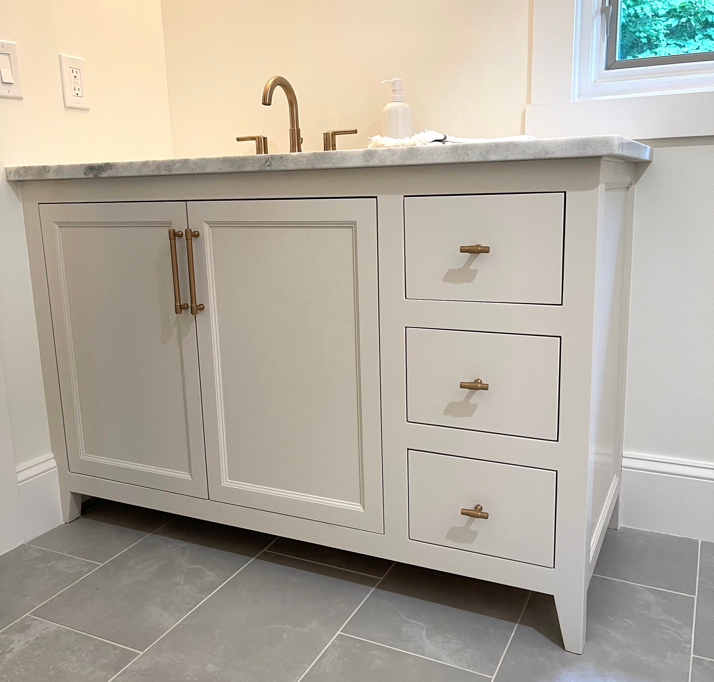 Bathroom Vanity Cabinet - Woodworking Plan DIY