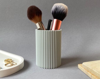 Makeup brush storage, pen holder, brush cup, desk storage, modern design, minimalist, sustainable, pencil pot