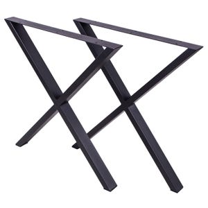 Può includere: Due gambe per tavolo in metallo nero con design a forma di X. Le gambe sono realizzate in metallo robusto e sono progettate per sostenere un piano del tavolo. Le gambe sono angolate e si intersecano al centro, creando un look moderno e industriale.