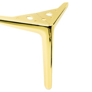 Può includere: Gambe per mobili in metallo dorato con base triangolare e design curvo. La gamba è alta circa 15 cm.