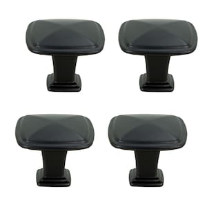 Set di 4 pomelli quadrati in alluminio nero per mobili: una finitura moderna per mobili e cassetti.
