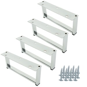 Op de afbeelding: Vier zilverkleurige metalen meubelpoten met een rechthoekig ontwerp, elk met drie voorgeboorde gaten. Een set zilveren schroeven is inbegrepen. De poten zijn ongeveer 15 cm hoog. Ideaal voor meubelconstructie.