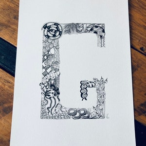 Illustration alphabet, noir et blanc, fait à la main.