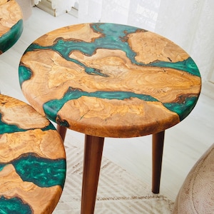 Epoxy-Kaffeetisch, Kaffeetisch, Live-Edge-Tisch, Beistelltisch, Beistelltisch, Holzkaffeetisch, Olivenkaffeetisch, handgemachter Kaffeetisch