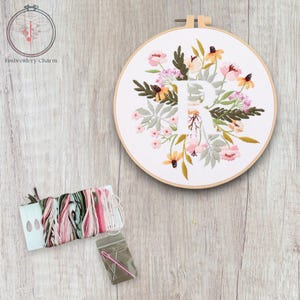 Kit de bordado con letra R con diseño floral moderno, punto de cruz vintage para principiantes, kit de bastidor de arte fácil, kit de manualidades para principiantes de bricolaje para adultos