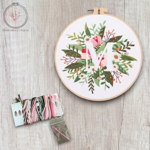 Kit de bordado con letra M floral moderno, punto de cruz vintage para principiantes, kit de bastidor de arte fácil, kit de manualidades para principiantes de bricolaje para adultos