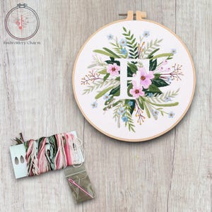 Kit de bordado con letra F floral moderno, punto de cruz vintage para principiantes, kit de bastidor de arte fácil, kit de manualidades para principiantes de bricolaje para adultos