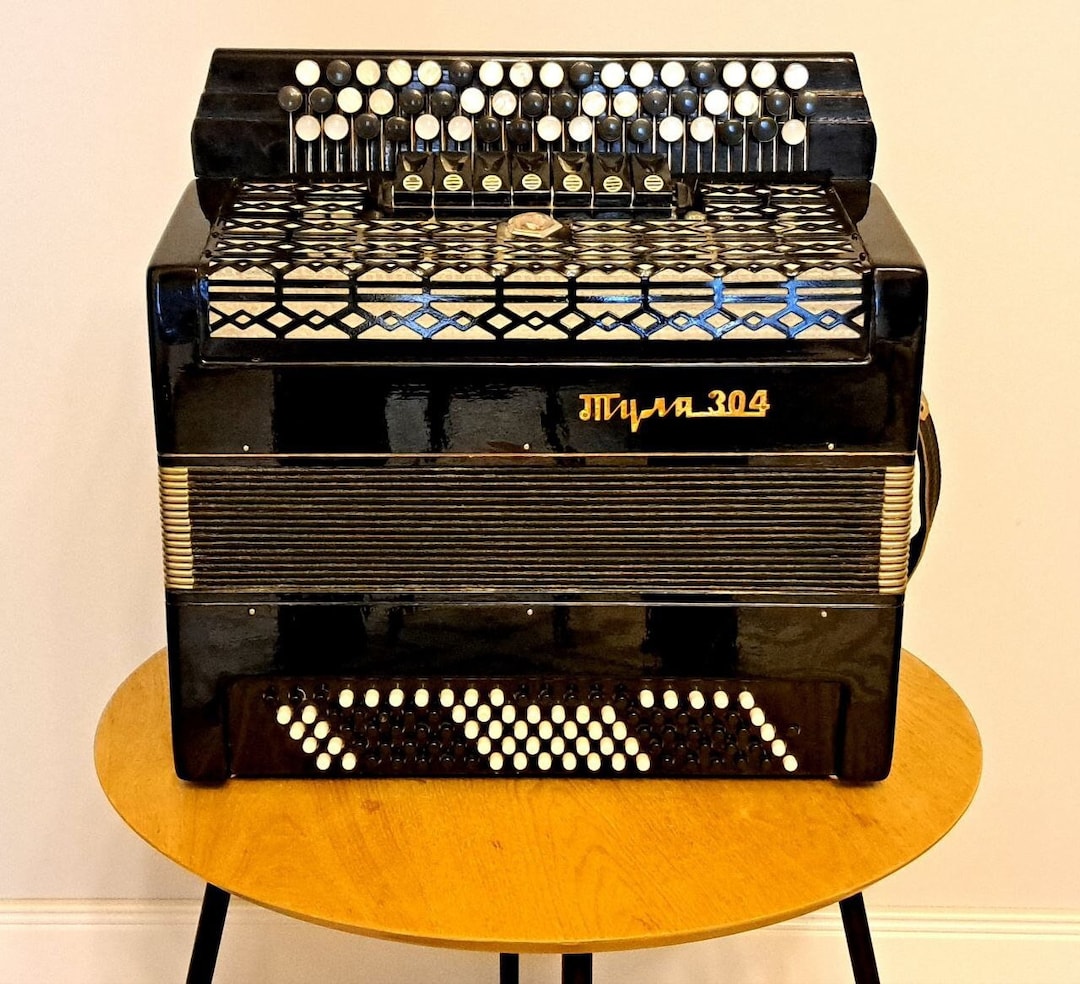80 Basses / 100 Basses / TULA / USSR / Button Accordion / Accordion
