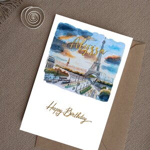 Gepersonaliseerde Happy Birthday-kaart Downloadbaar afdrukbaar digitaal transparant JPG-bestand van handgeschilderde aquarelkunstwerk Zonsondergang in Parijs