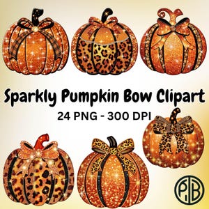Può includere: Sei immagini di clipart di fiocchi di zucca scintillanti. Le zucche sono arancioni con glitter e presentano vari disegni di fiocchi, tra cui scozzesi e stampa leopardata. Il testo "Sparkly Pumpkin Bow Clipart" è visibile.