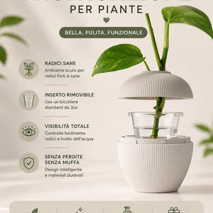 Puede incluir: Estación de propagación blanca para plantas con el texto "PROPAGAZIONE PER PIANTE". Incluye un inserto extraíble, una taza transparente y una tapa decorativa. Diseño minimalista y elegante.