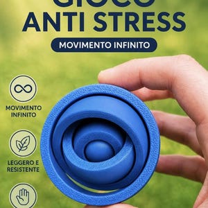 Può includere: Un giocattolo antistress blu con il testo "GIOCO ANTI STRESS" e "MOVIMENTO INFINITO". Il giocattolo è tenuto in mano e ha un design circolare con più anelli concentrici. L'immagine include anche icone e testo in italiano.