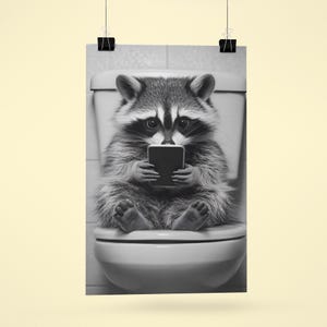 Funny raccoon poster cute raccoon with cell phone on toilet – humorous wall decoration bathroom & guest toilet gift idea animal lovers