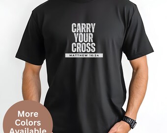 Può includere: Maglietta nera con testo bianco che dice "Carry Your Cross" e "Matthew 16:24".