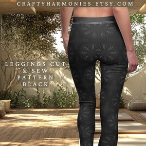 Puede incluir: Leggings negros con un patrón floral, vistos desde atrás. El texto "Crafty Harmonies" está en la parte superior, con "Comfortably Beautiful" debajo. También se ve la URL de la tienda Etsy. Los leggings están etiquetados como "Leggings Cut & Sew Pattern Black".