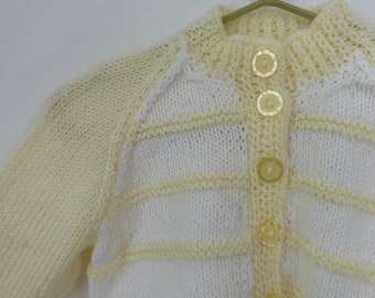 Tricot 0-3 m fait main citron et blanc pour un design sur mesure