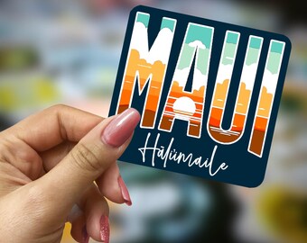Hali'imaile Maui-klistermärke: Vinyldekal med stadsnamn på kvällshimmel